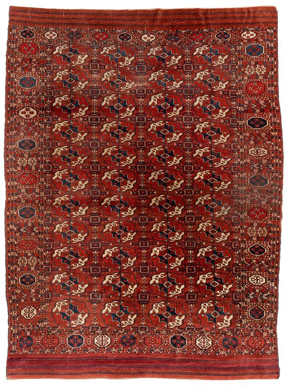 A main carpet, antique, Tekke ca 287 x 215 cm (as well as 1 cm flat weave at the ends).