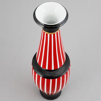 Frédéric de Luca, a porcelain vase, Paris, France.