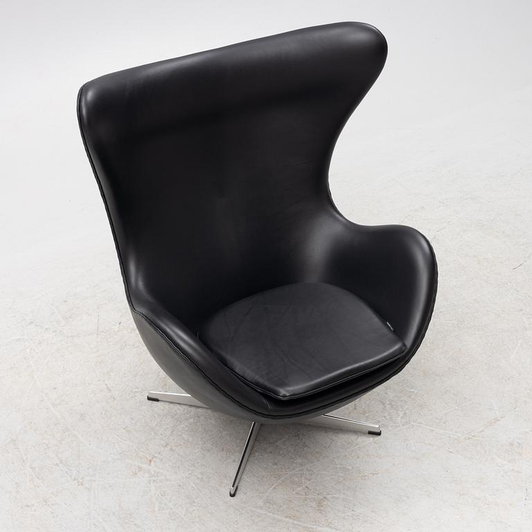 Arne Jacobsen, fåtölj, "Ägget", Fritz Hansen, Danmark, 2021.