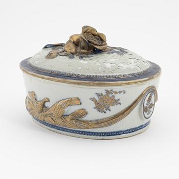 A Chinese blue and white porcelain dish, Qing dynasty, Qianlong (1736-1795) and a lidded tureen Jaqing (1796-1820).