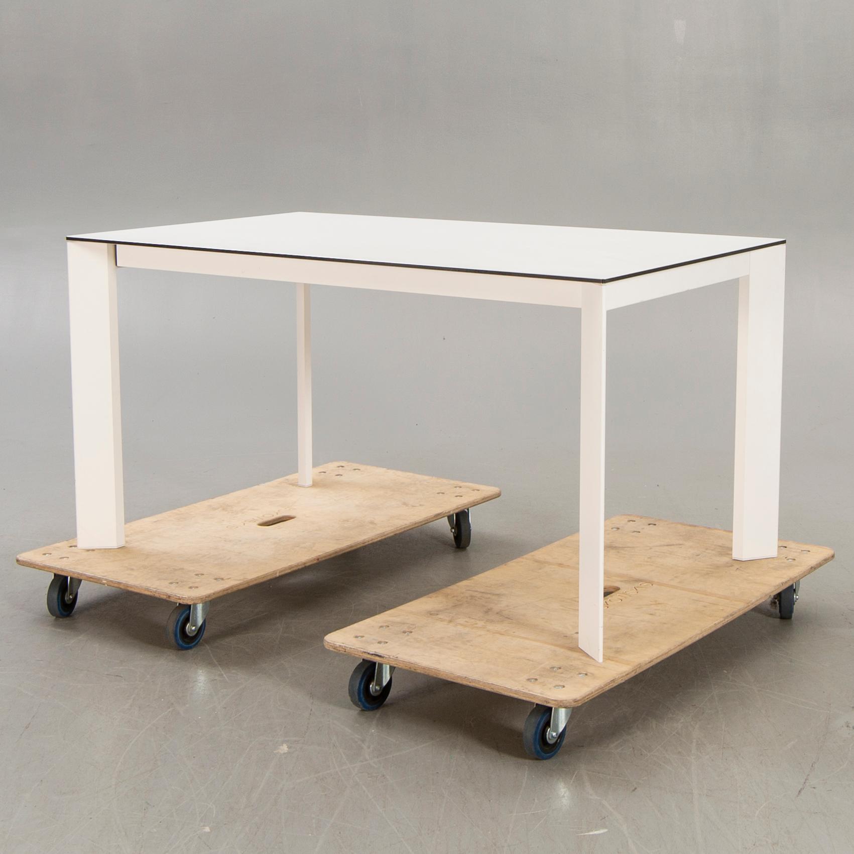 Caronni & Bonanomi, a "Every + Grid" dining table for Desalto 21st century.