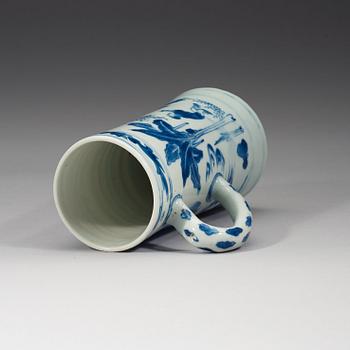 A blue and white Transitional tankard, 17th century.