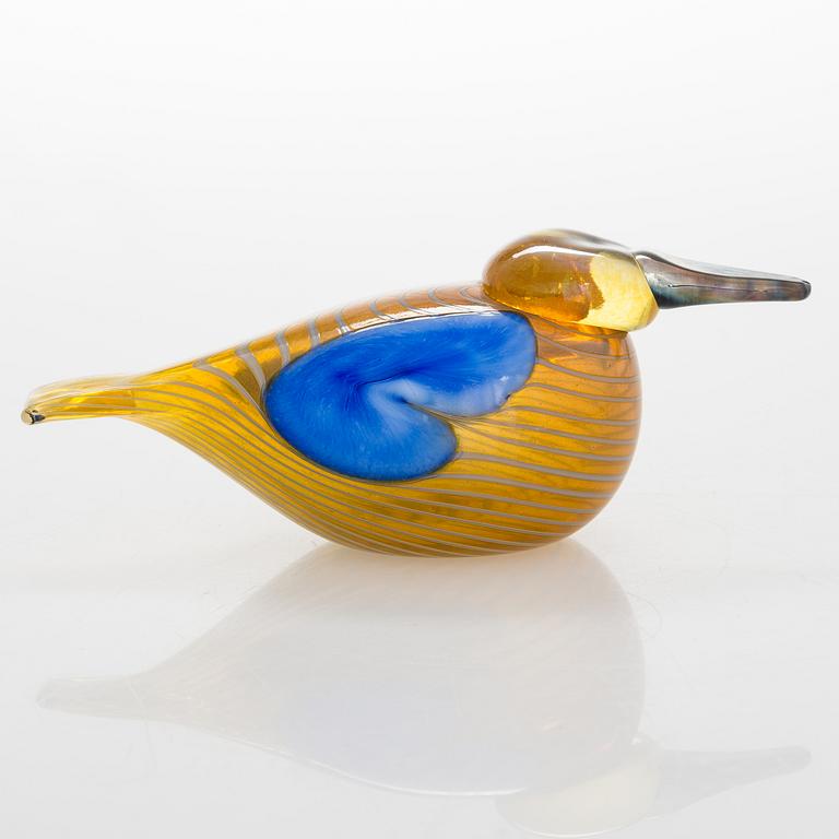 OIVA TOIKKA, An annual glass bird with its egg, year 2004, both signed O. Toikka Nuutajärvi, the egg numbered 207/750.