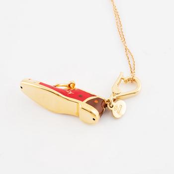 Gold and enamel shoe pendant, with gold chain.