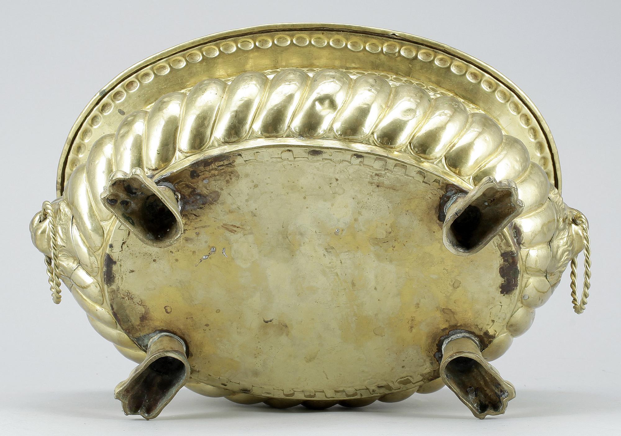 YTTERFODER, mässing. Omkring 1900.