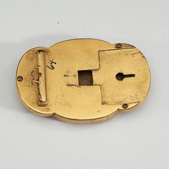 BÄLTESSPÄNNE, nefrit och förgylld metall. Sen Qing dynasti (1644-1912).