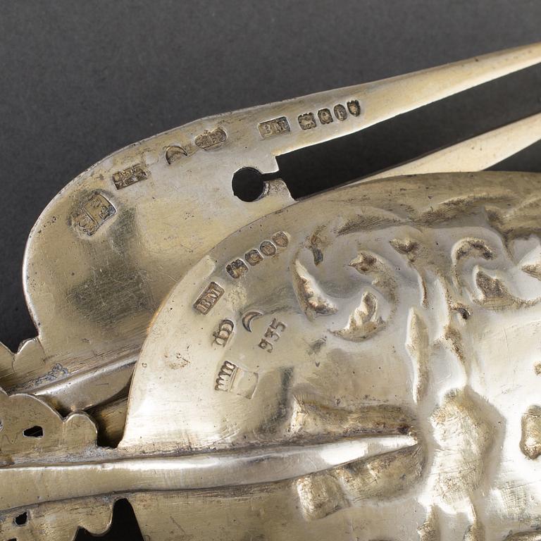 TARJOILUOTTIMET, hopeaa (935), Saksa, englantilaiset tuontileimat Lontoo 1900. Paino 312 g.