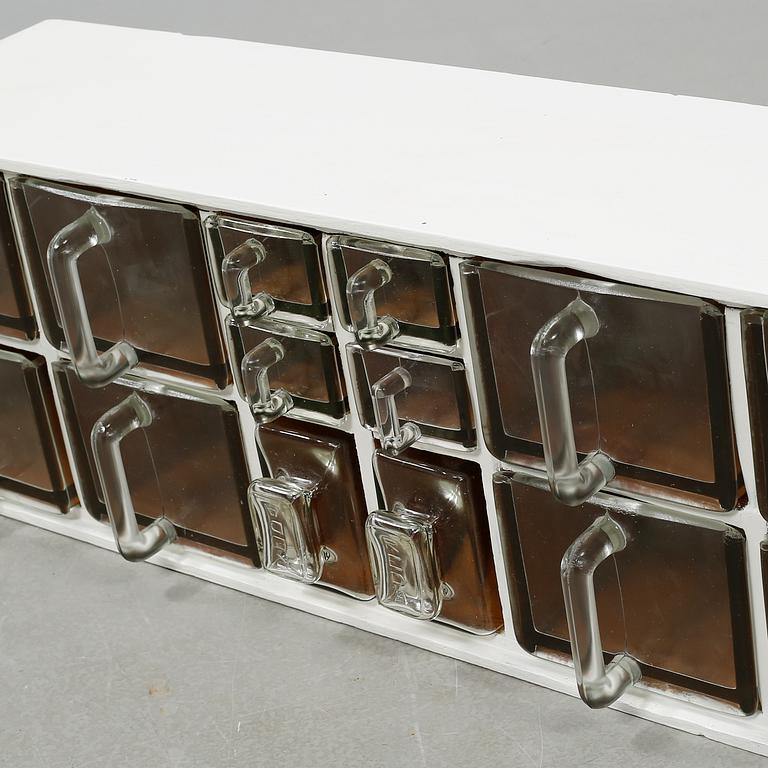 A spice rack from around the middle of the 20th century.