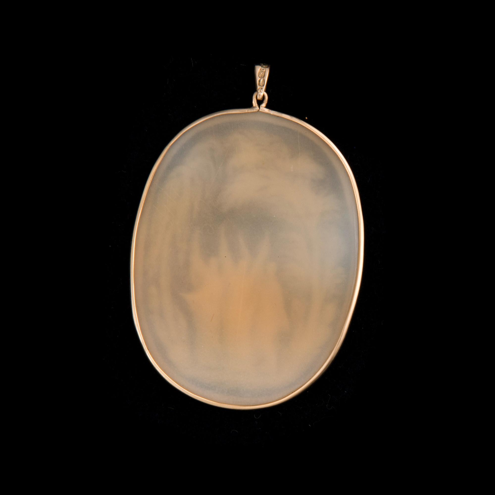 Eva Gyldén, A CAMEO / PENDANT, 18K gold, signed Eva Gyldén 1944. A. Tillander, Helsinki. Weight 8 g.
