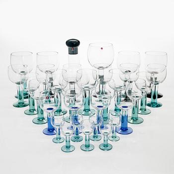 Kerttu Nurminen, A set of 32 Iittala "Mondo" glass service pieces, late 20th century.