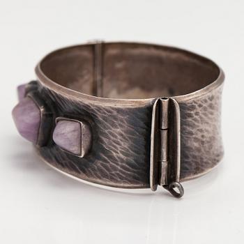 Armband, silver, ametister. Vilho Tavilehto, Tammerfors 1962.
