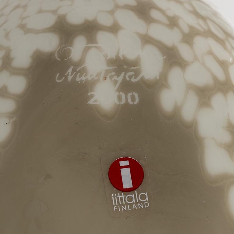 Oiva Toikka, an annual glass bird, 'Arctic tern', signed O. Toikka Nuutajärvi 2000.