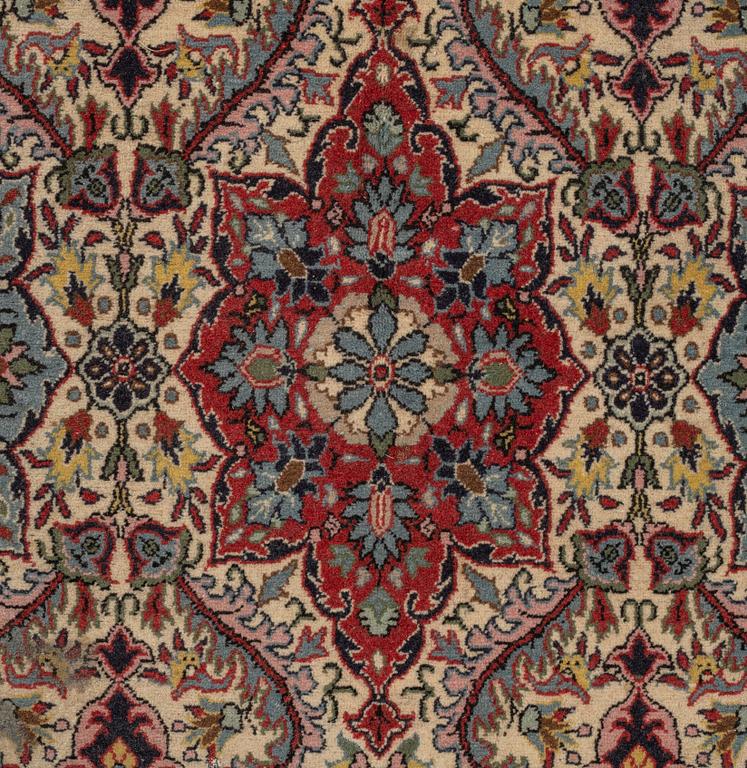A carpet, oriental, ca 197 x 124 cm.