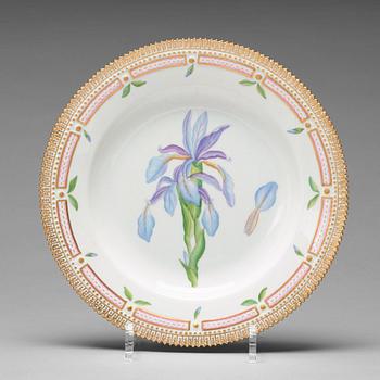 332. A set of six Royal Copenhagen 'Flora Danica' plates, Denmark, 20th Century.