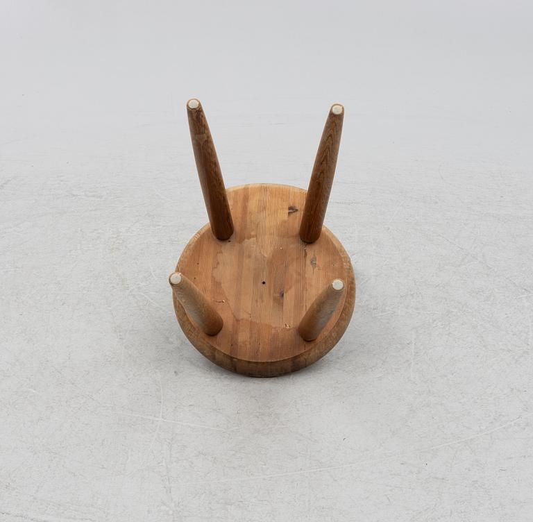 A set of sports cabin model chairs, around the mid-20th century.