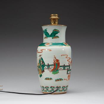 A famille verte figurine scene vase, Qing dynasty 19th century.