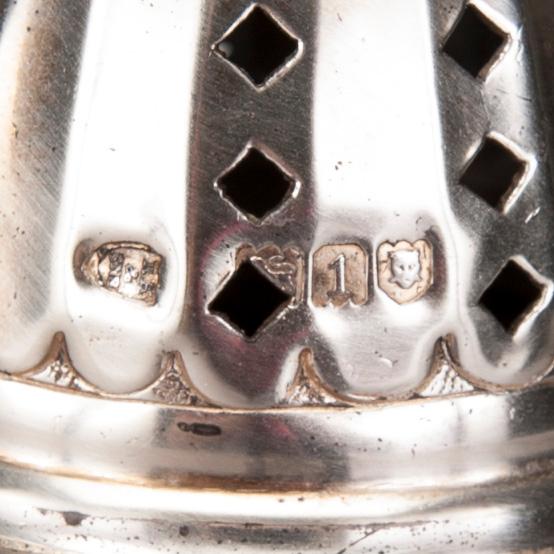 SOCKERRUSKA, silver, London 1906. Vikt 377 g.