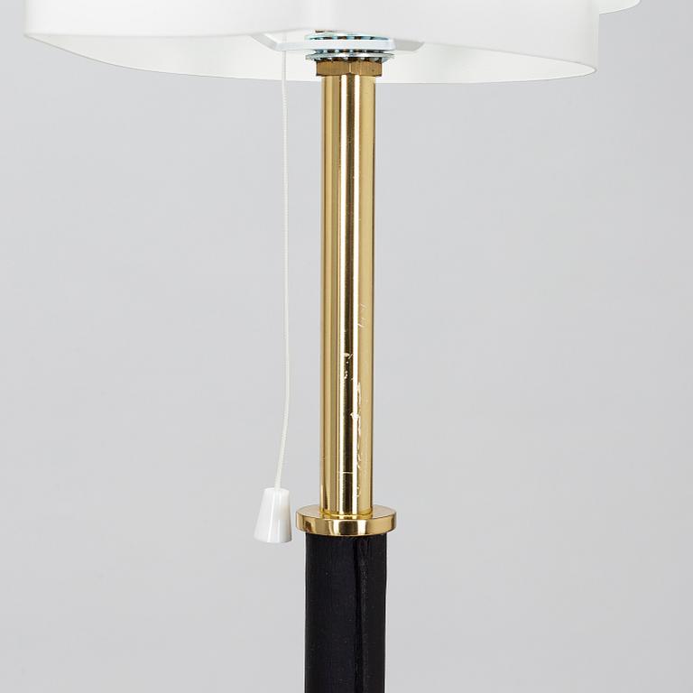 Alvar Aalto, golvlampa A 805 "Änglavinge", Artek, 2000-tal.