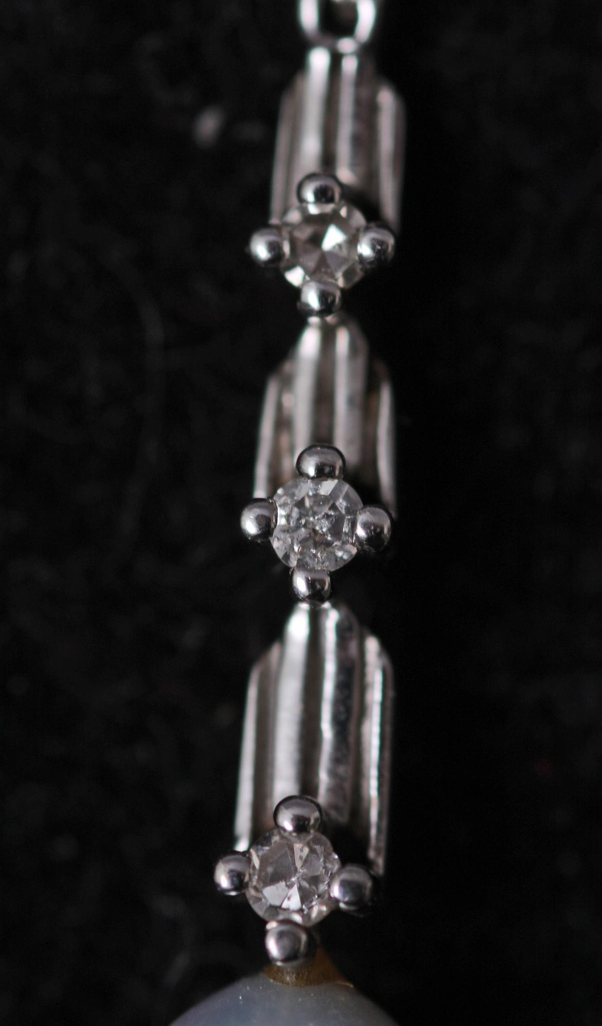 ÖRHÄNGEN, vitguld 14 k m odlade pärlor o briljanter.