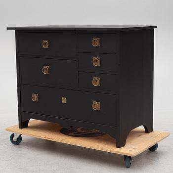 A chest of drawers, early 20th Century.