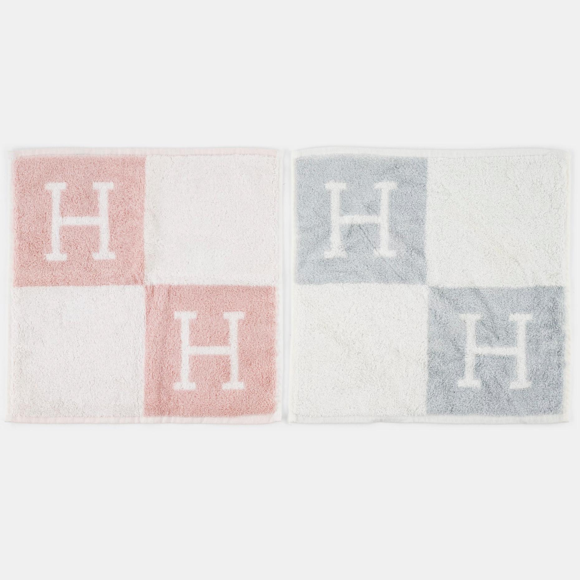 Hermès, two 'Avalon' cotton towels.