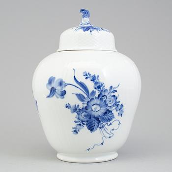 A porcelain lidded urn Blå Blomst Royal Copenhagen.