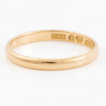 18K gold ring.
