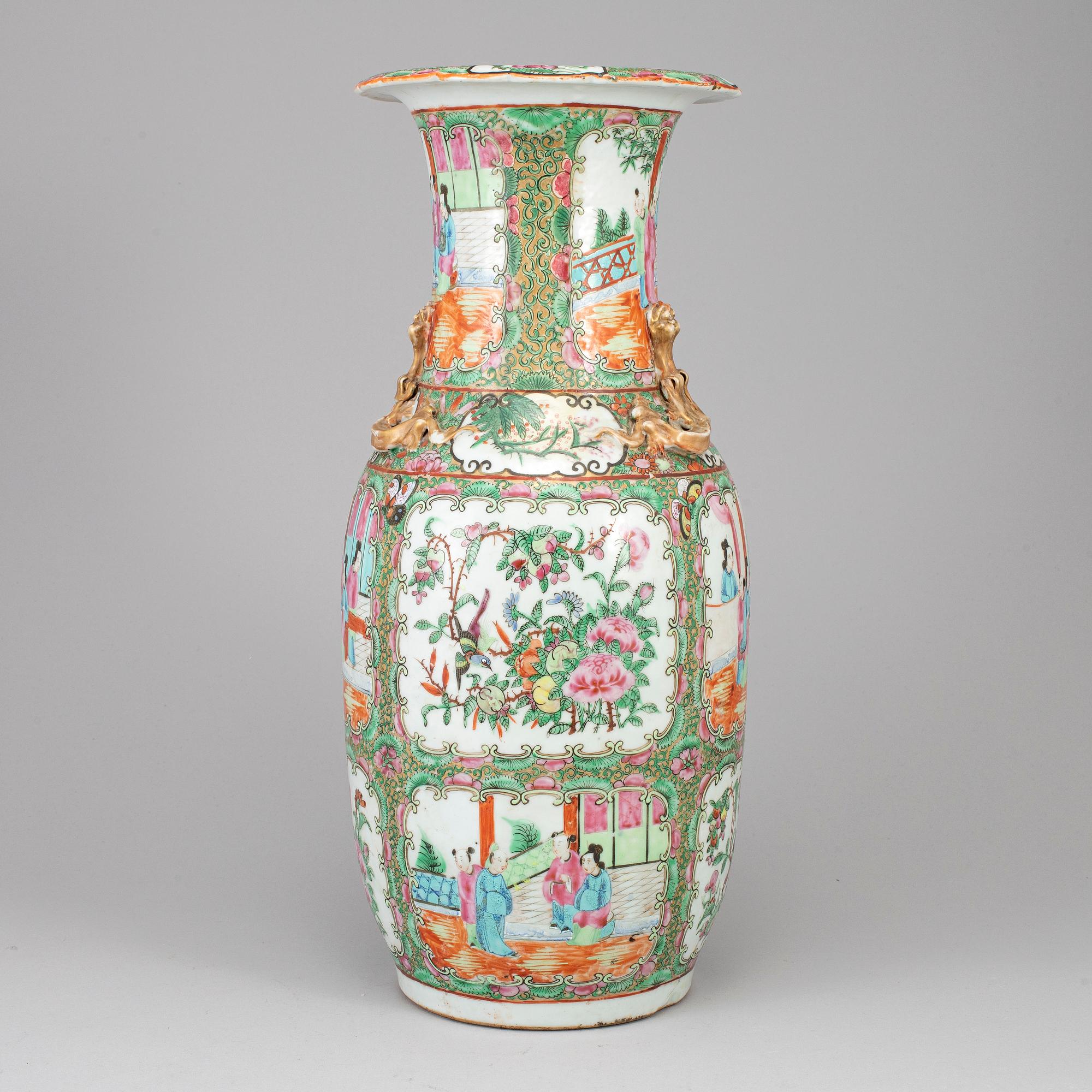 GOLVVAS, porslin. Qingdynastin, sent 1800-tal.