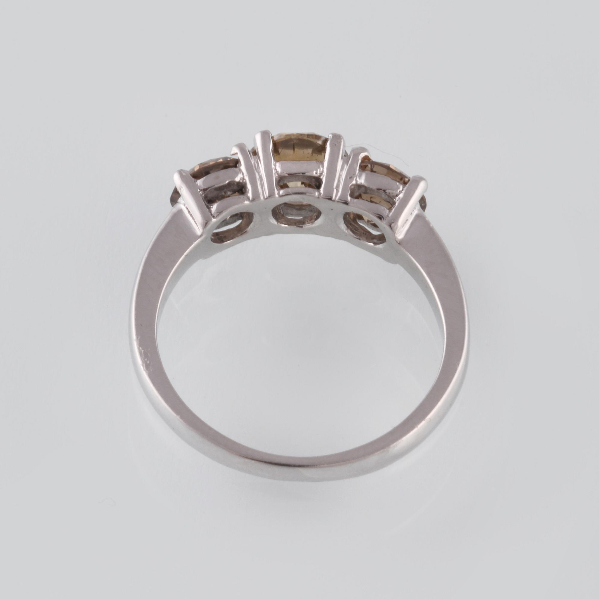 RING, 18K vitguld med 3 briljantslipade diamanter ca 2.41 ct. Vikt 4,7 gram.