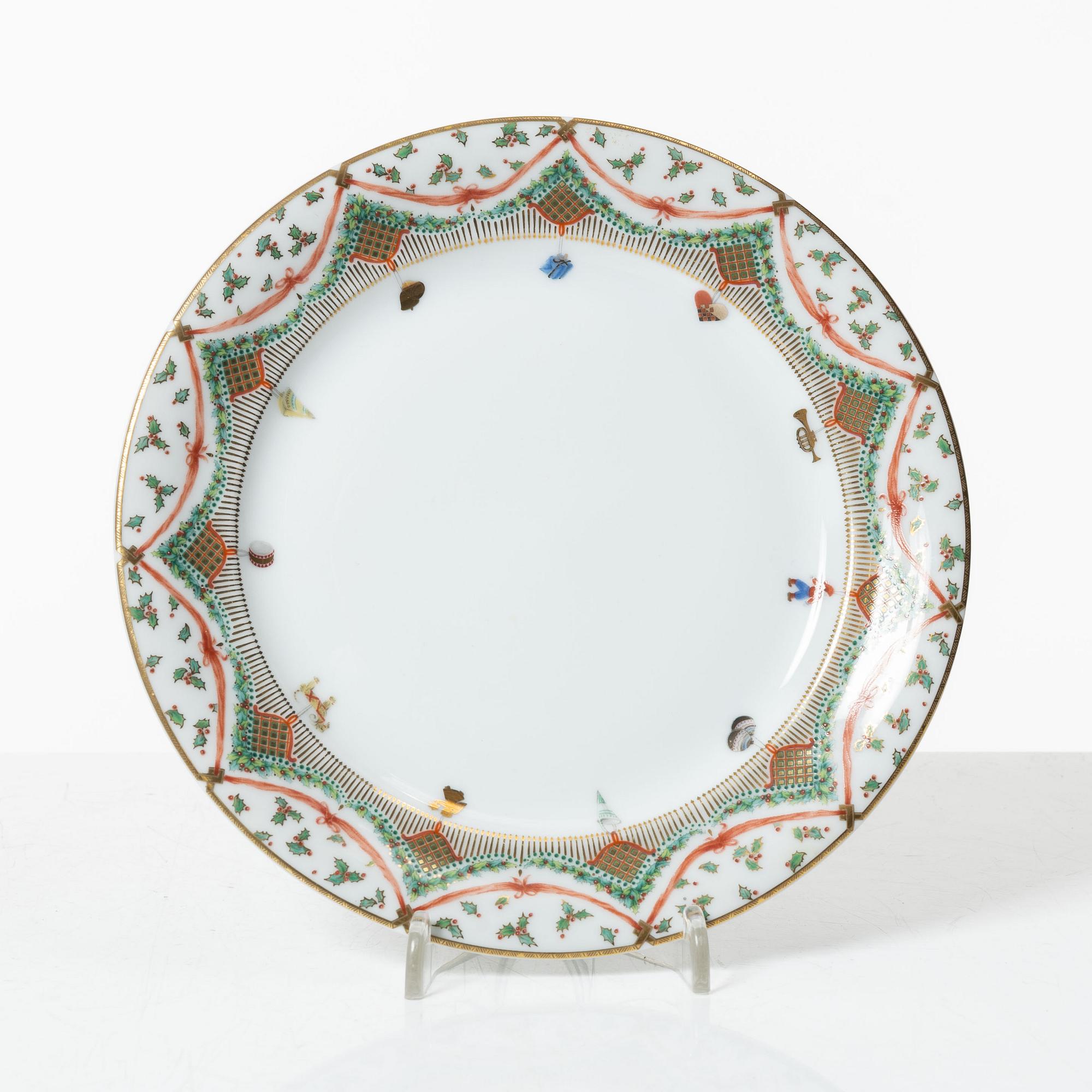 Royal Copenhagen, a porcelain dinner service, "Christmas Joy" (68 pieces).