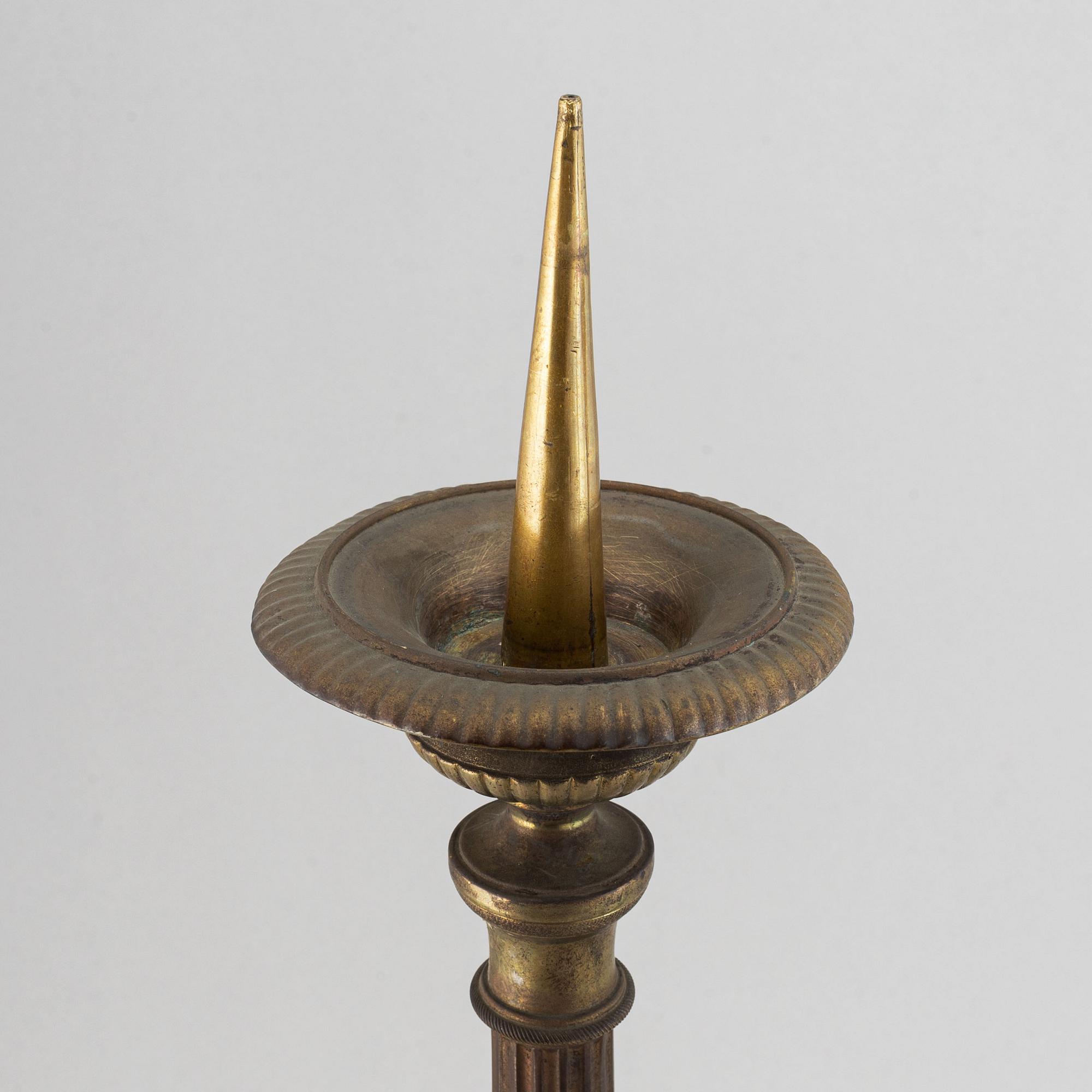LJUSSTAKAR, ett par, brons, 1700-tal.