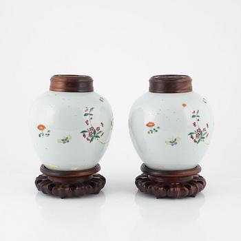 A pair of Chinese famille rose jars, Qing dynasty,  19th century.