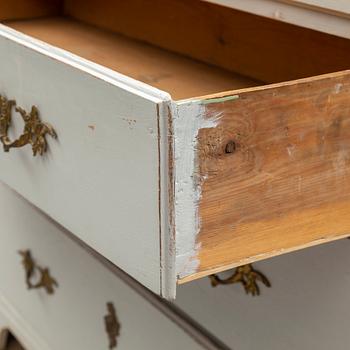 CHEST OF DRAWERS, first half of the 19th century.