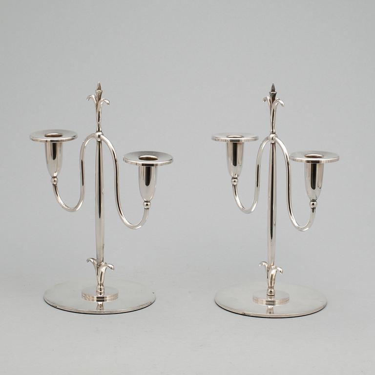 LJUSSTAKAR, ett par, nysilver. C.G Hallberg, Stockholm, 1900-talets första hälft.