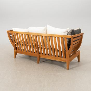 Nirvan Richter, soffa samt fotpall för Norrgavel 2000-tal.