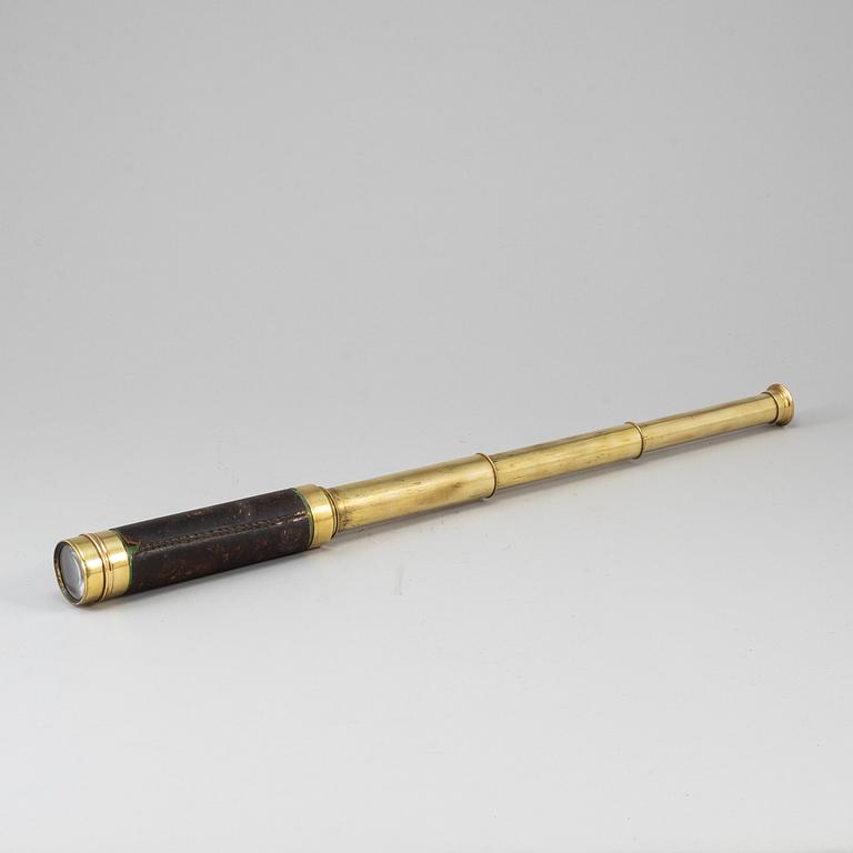 A tubular binocular, 19th/20th century.