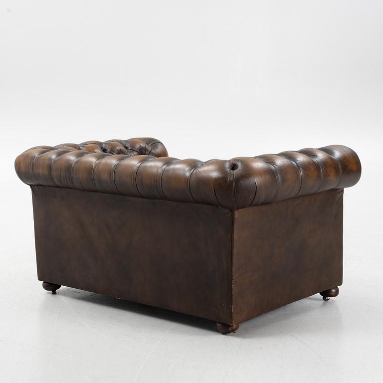 A leather upholstered  Chesterfield sofa, England, second part of the 20th Century.