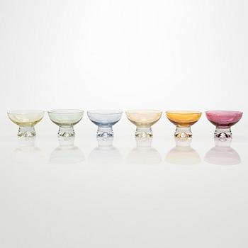 Tapio Wirkkala, a set of 16 dessert bowls, model 2092. Iittala mid-20th century.
