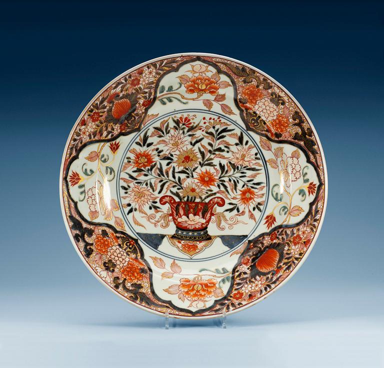 A large Japanese imari charger, 18th Century.
