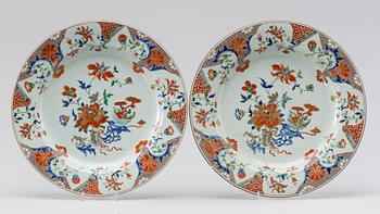 TWO IMARI PATTERN 18TH CENTURY PLATES.