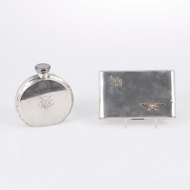 PLUNTA SAMT CIGARETTETUI, sterling silver, Borgila, Stockholm 1939 respektive 1947. Totalvikt 430 gr.