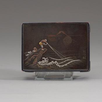 ETUIER, 4 stycken, silver och brons. Japan, 1900-tal.