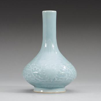 A clarie de lune glazed vase, late Qing dynasty with Qianlong seal mark.