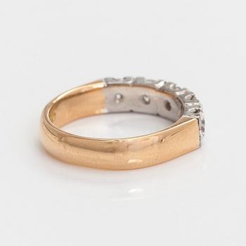 Ring, briljantslipade diamanter, 18K guld, Kultasepät Andreasen 2006.