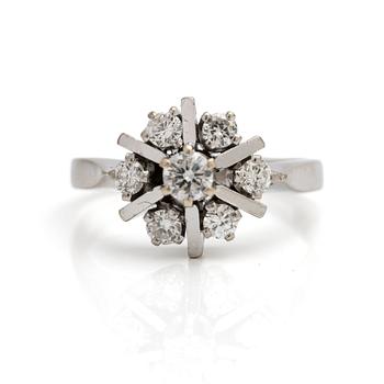 18K white gold and diamond ring, Ceson Guldvaru Ab, Gothenburg, 1975.