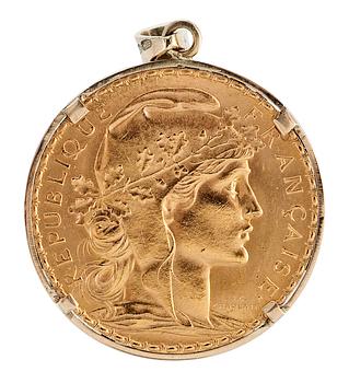 728. GOLDEN COIN PENDANT.