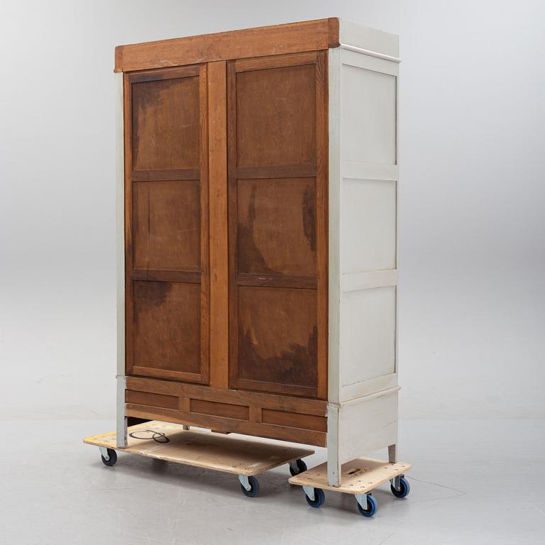 An early 20th Century cabinet.