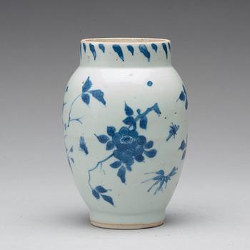 A blue and white Transitional vase, 17th Century.