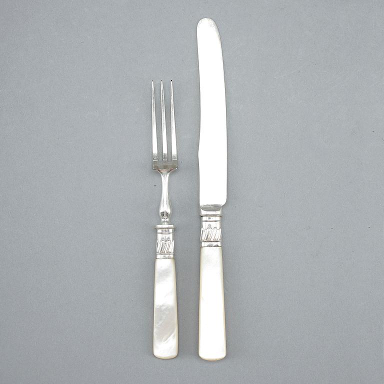 BESTICKSERVIS, 24 delar, nysilver och pärlemor, Allen & Darwin, England, omkring år 1900.