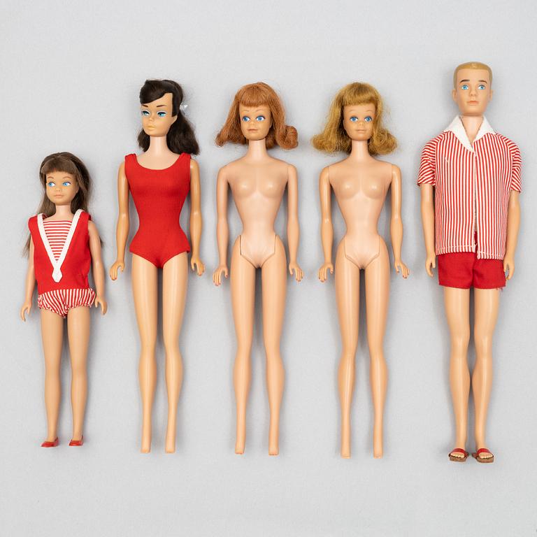 Barbiedockor, 5 st, bl a  "Barbie Swirl Ponytail",  "Skipper" & "Ken", Mattel, 1960-tal.
